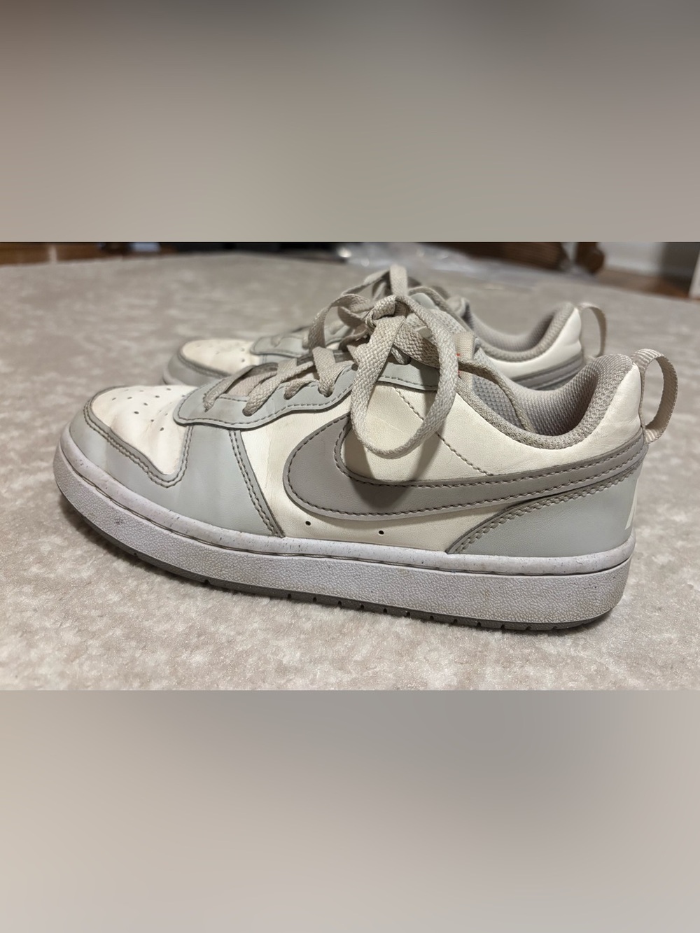 Nike Kid Shoes White & Gray Kids Sneakers - Size 3.5